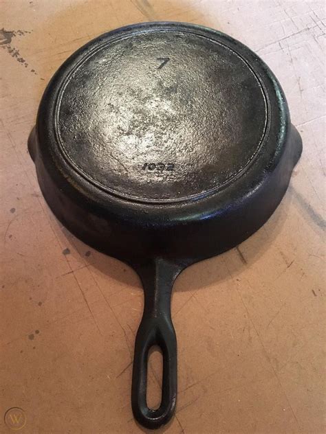 1032 cast iron skillet - This shows the process of stripping, cleaning, sanding, and the seasoning of a cast iron skillet from start to finish minus to minute details. This was a sh...